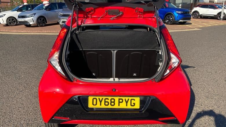 Used Toyota Aygo X-plore 69 HP (50 kW) 2018 Red Hatchback