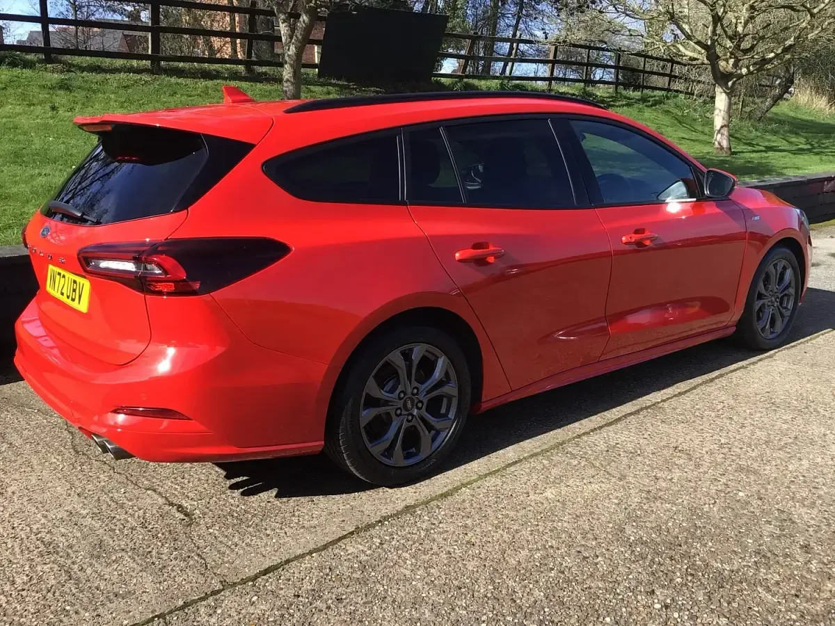 Used Ford Focus ST-Line 120 HP (88 kW) 2022 Red Estate