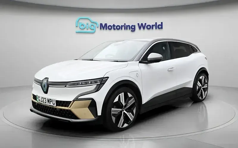 Used Renault Megane E-Tech Iconic 160 kW (218 HP) 2023 White/grey Hatchback