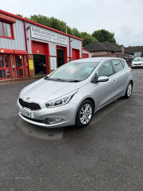 Used Kia Ceed 128 HP (94 kW) 2013 Silver Hatchback