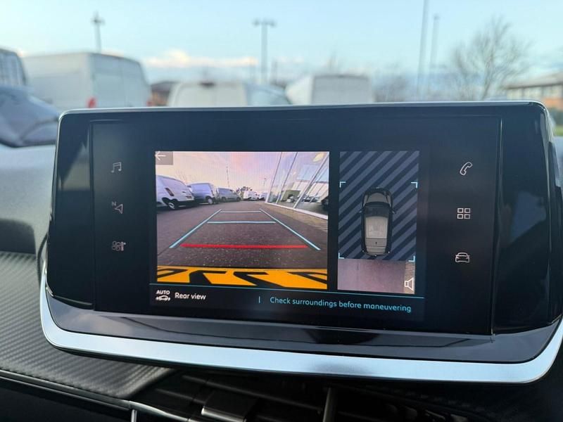 Used Peugeot e-208 Allure Premium 100 kW (136 HP) 2022 White Hatchback