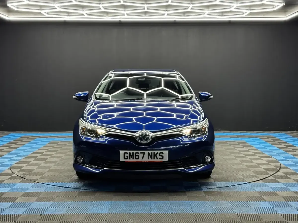 Used Toyota Auris Hybrid Business Edition 2017 Blue Hatchback