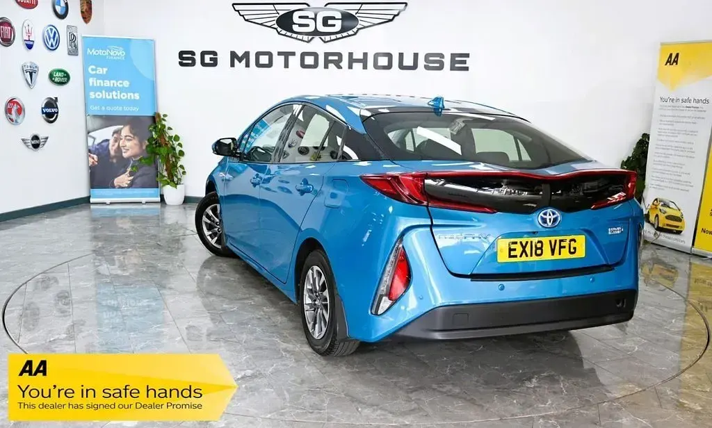Used Toyota Prius Business Edition 122 HP (89 kW) 2018 Blue Hatchback