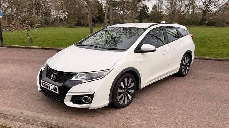 Used Honda Civic SE Plus 2016 White Estate