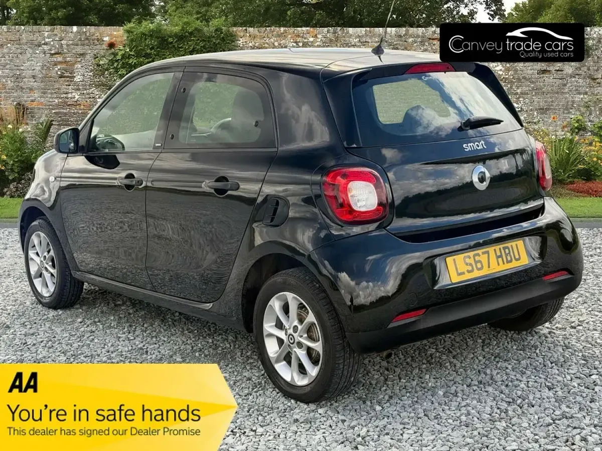Used Smart ForFour Passion 71 HP (52 kW) 2017 Black Hatchback