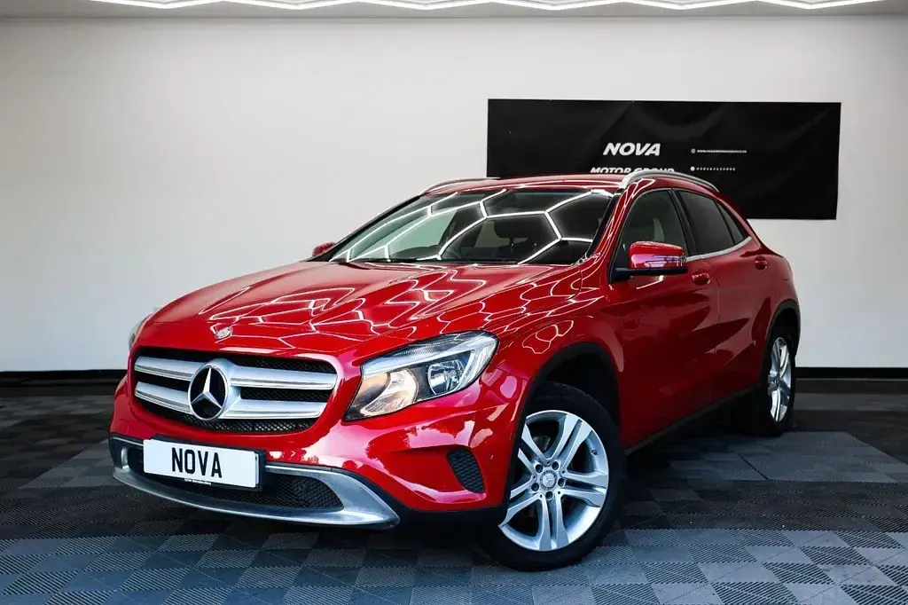 Used Mercedes GLA200 Executive 156 HP (114 kW) 2017 Red SUV