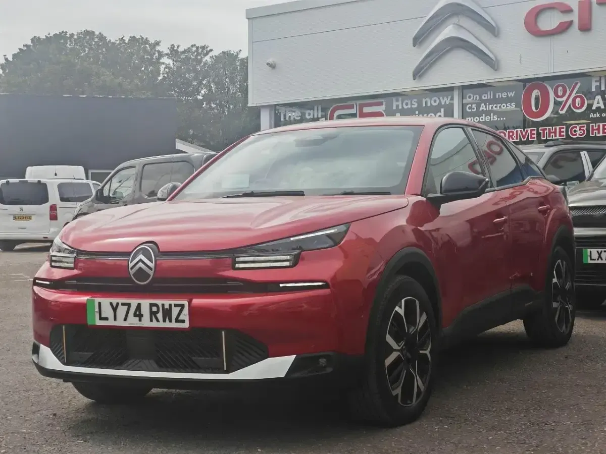 Used Citroën e-C4 113 kW (154 HP) 2025 Red Hatchback