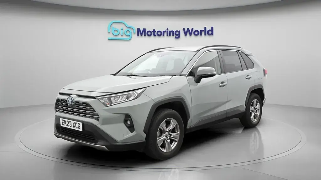 Second-hand Toyota RAV4 Hybrid 218 CP (160 kW) 2023 Verde SUV