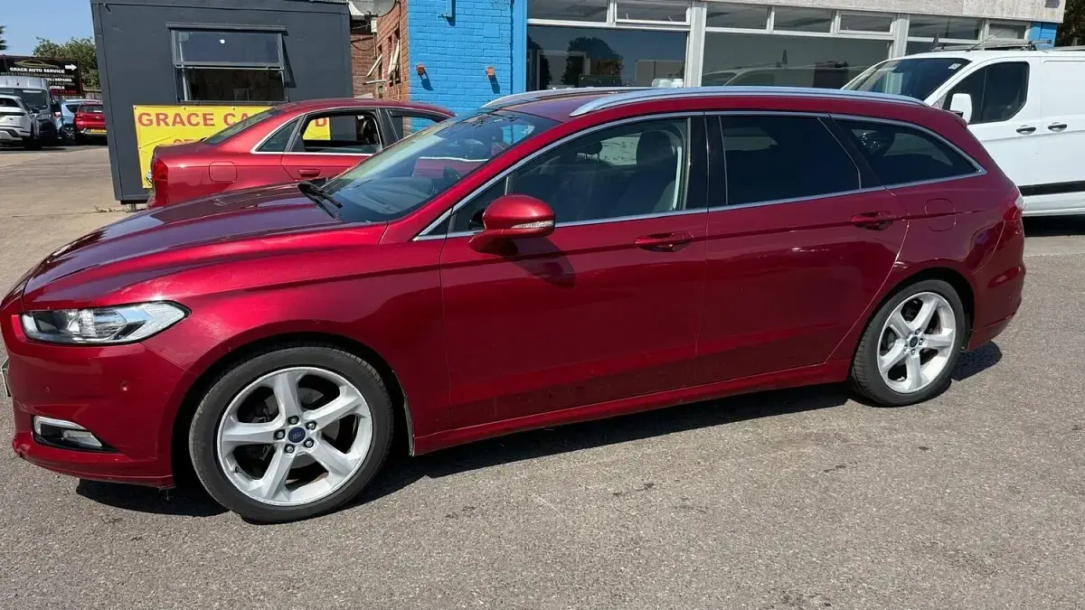 Used Ford Mondeo Titanium 160 HP (117 kW) 2017 Red Estate