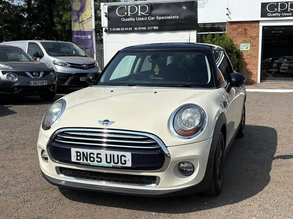 Used Mini Cooper Hatch 136 HP (100 kW) 2015 White Hatchback