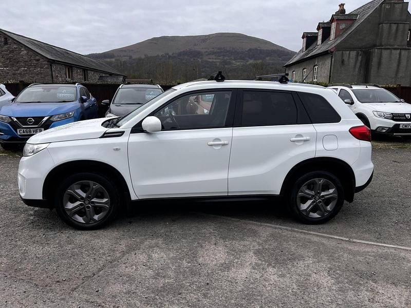 Second-hand Suzuki Vitara SZ-T 120 CP (88 kW) 2015 Alb SUV