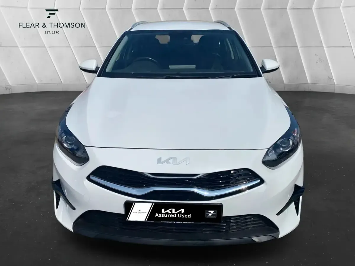 Used Kia Ceed 2022 White Hatchback