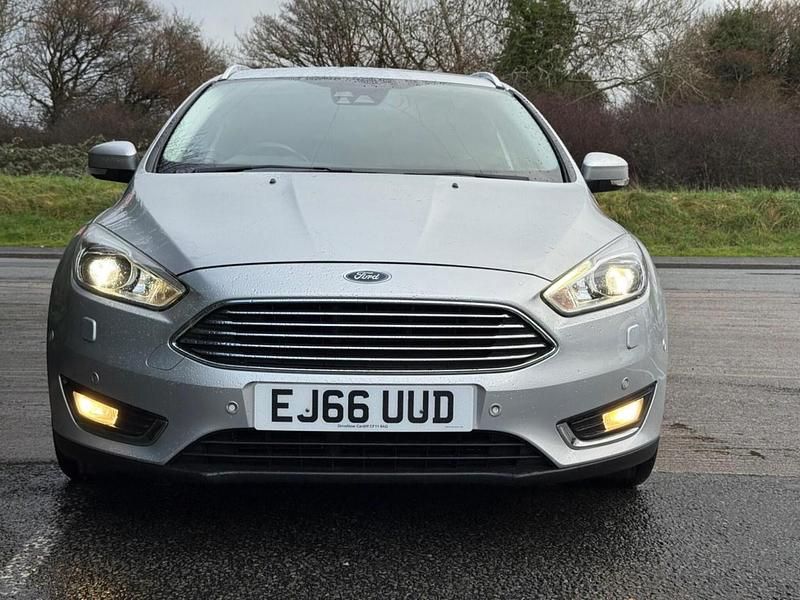 Begagnad Ford Focus Titanium X 2016 Silver Kombi