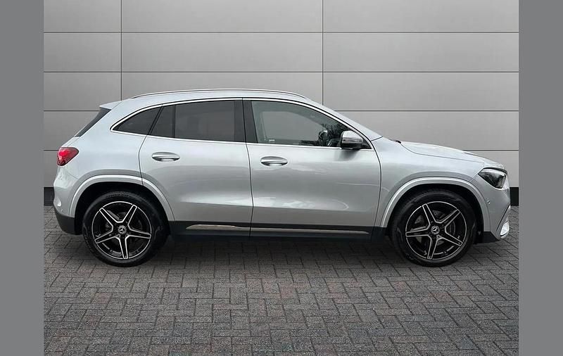 Used Mercedes GLA200 Executive 150 HP (110 kW) 2025 Silver SUV