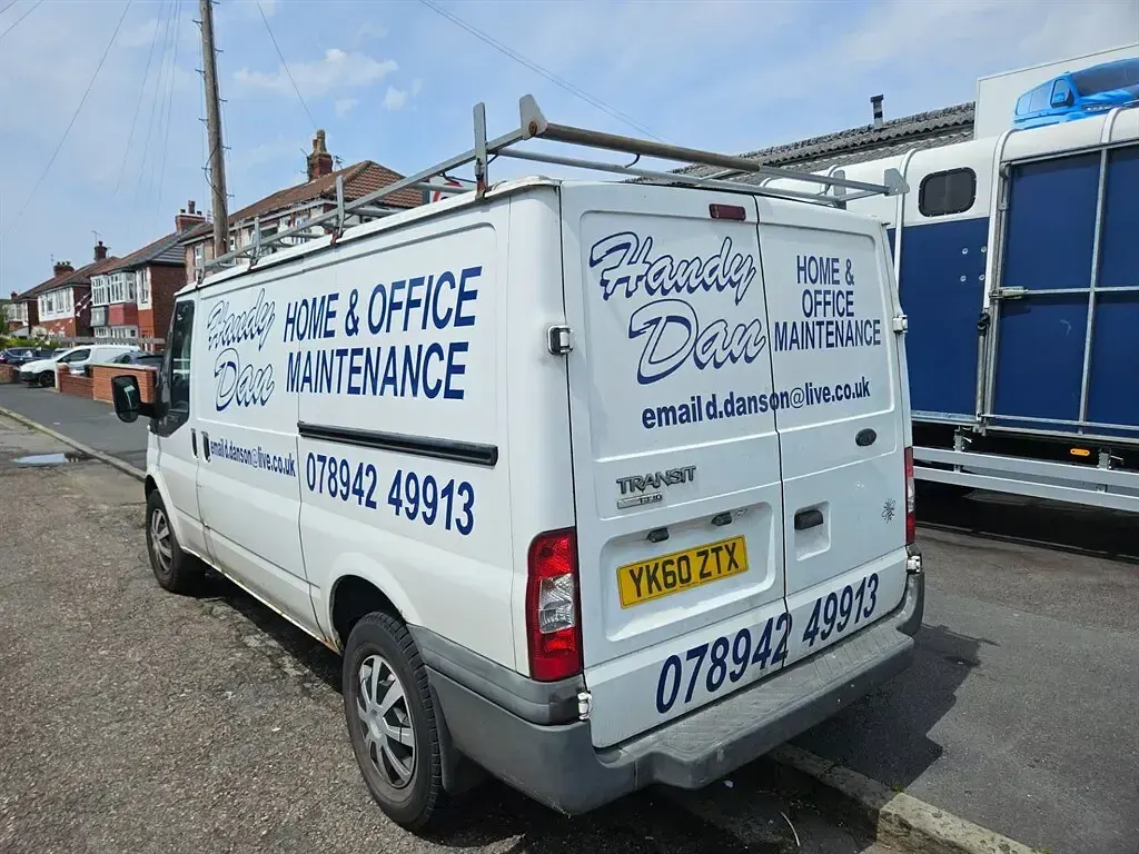 Used Ford Transit 140 HP (102 kW) 2010 White Van