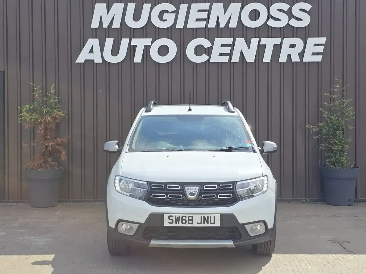 Used Dacia Sandero Comfort 90 HP (66 kW) 2018 White Hatchback