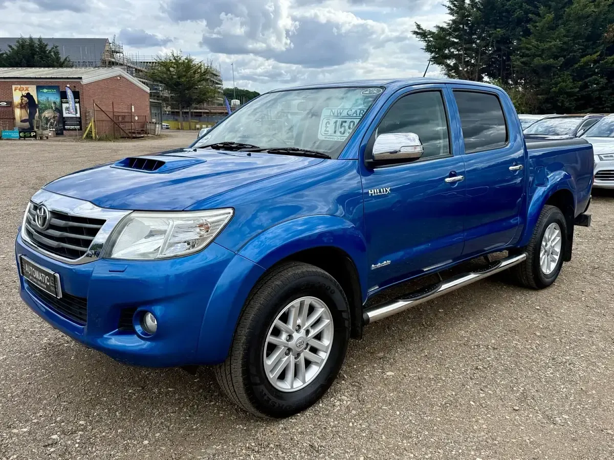 Used Toyota HiLux 169 HP (124 kW) 2015 Blue Pickup