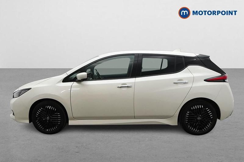 Used Nissan Leaf N-Connecta 110 kW (150 HP) 2023 White Hatchback