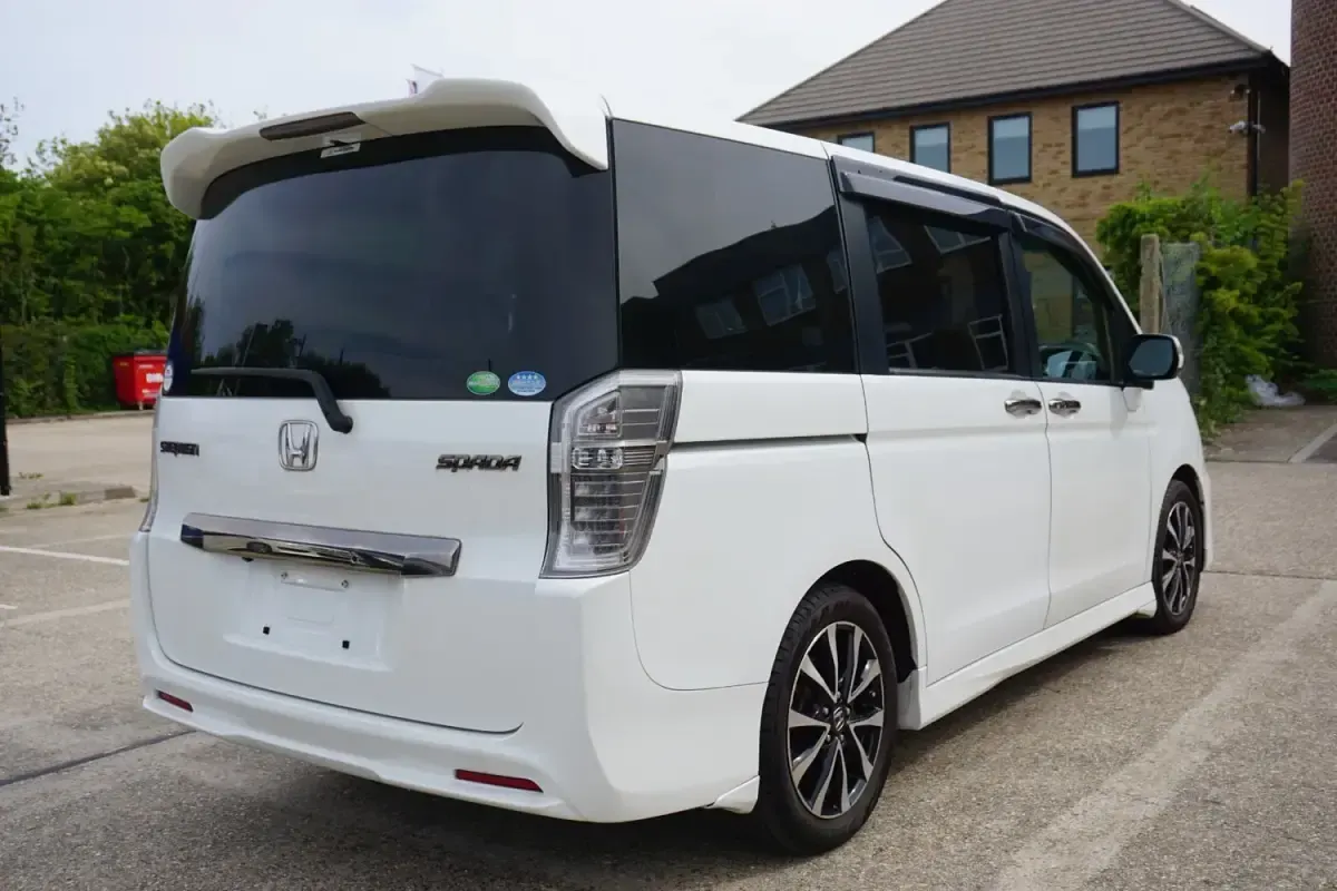 Używany Honda Stepwgn Cool 2013 Biały Minivan