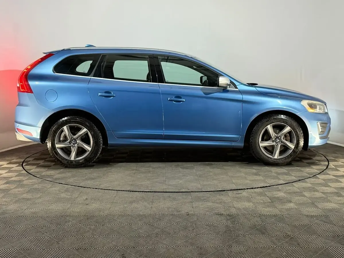 Used Volvo XC60 R-Design 215 HP (158 kW) 2014 Blue SUV