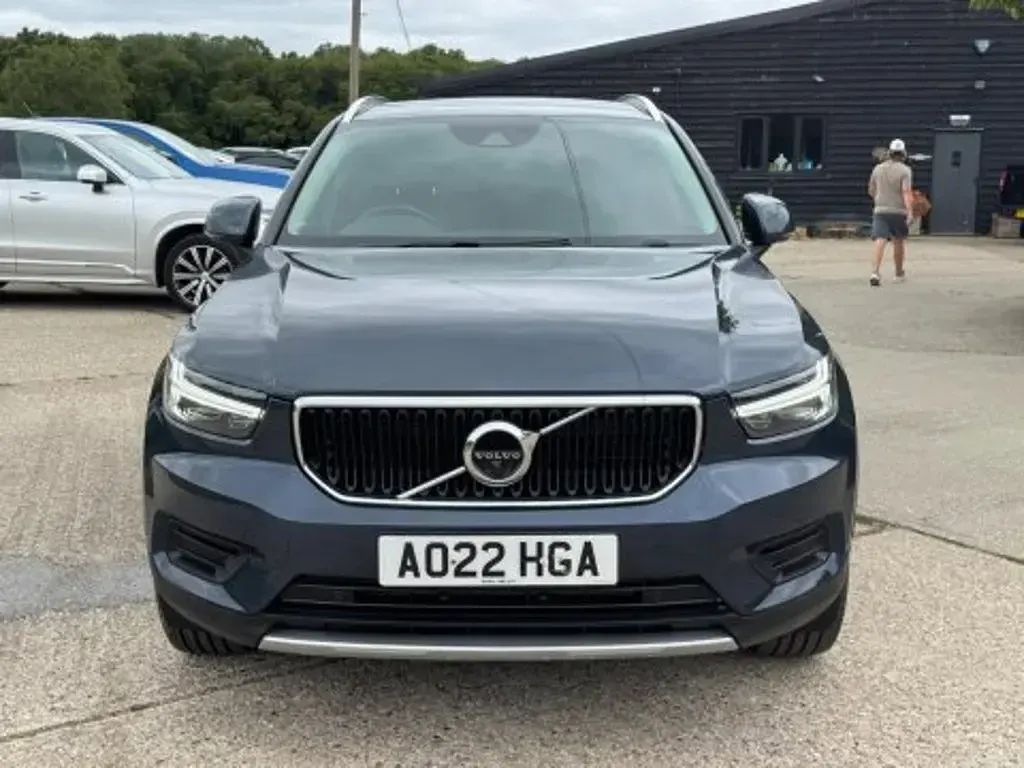 Used Volvo XC40 Momentum 2022 Blue SUV