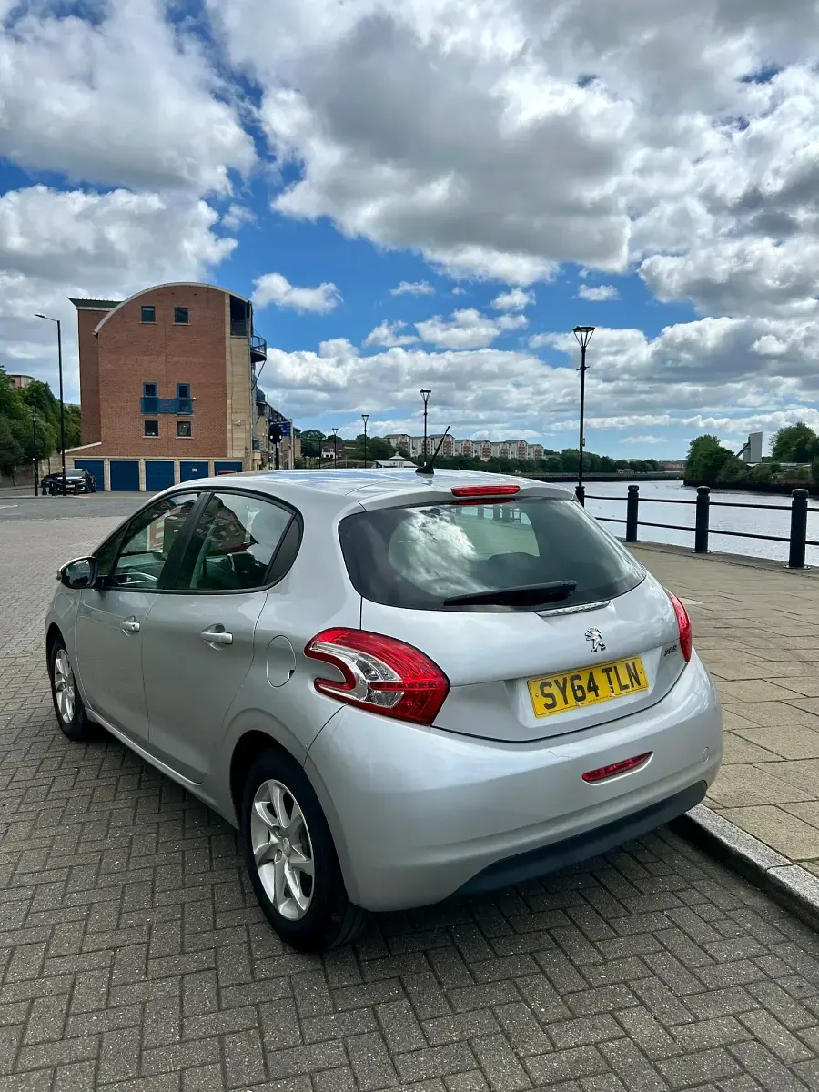 Used Peugeot 208 Active 82 HP (60 kW) 2014 Silver Hatchback