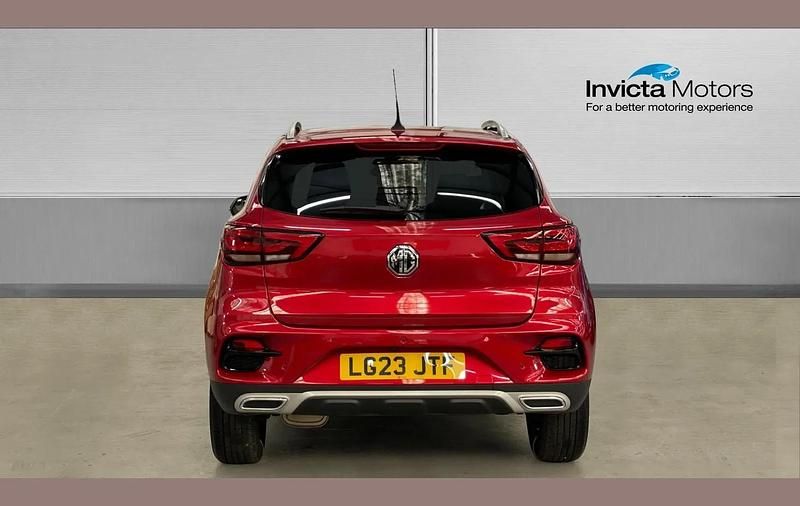 Used MG ZS Exclusive 105 HP (77 kW) 2023 Red Sedan
