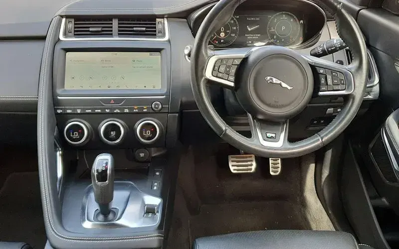 Used Jaguar E-Pace R-Dynamic 179 HP (131 kW) 2019 Red SUV