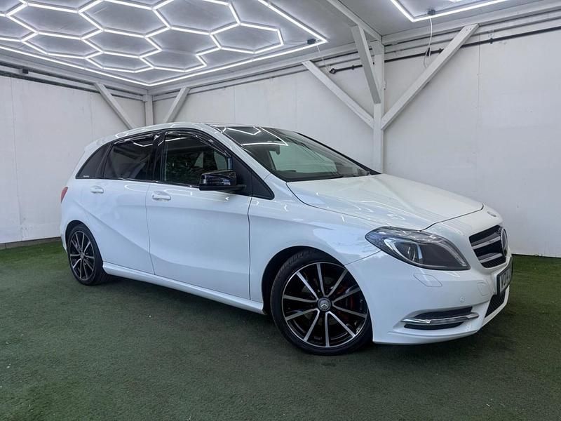 Begagnad Mercedes B180 109 HK (80 kW) 2014 Vit Minibuss