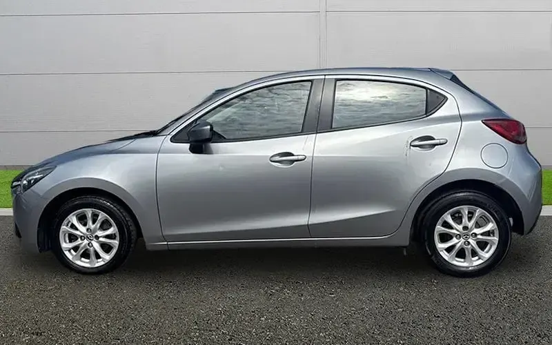 Used Mazda 2 90 HP (66 kW) 2016 Silver Hatchback