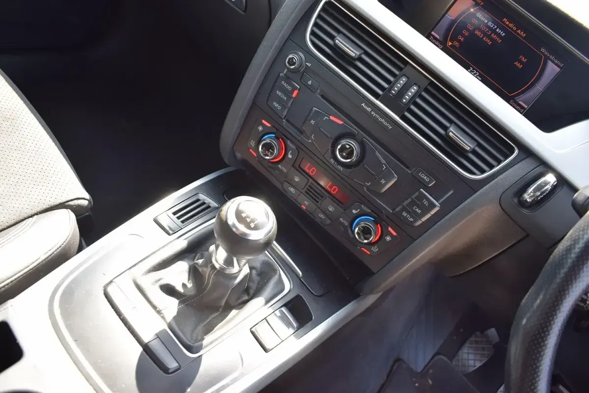 Used Audi A4 S-Line 143 HP (105 kW) 2009 Silver Sedan