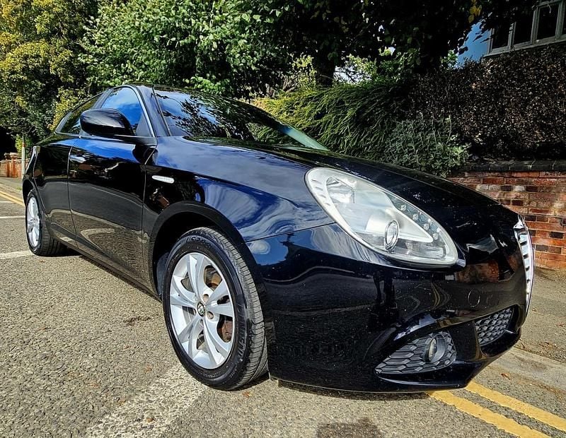 Black Used 2011 Alfa Romeo Giulietta Lusso Hatchback | £2,250 (Fair price) - Image 1/4