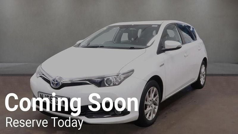 Used Toyota Auris 136 HP (100 kW) 2018 White Hatchback
