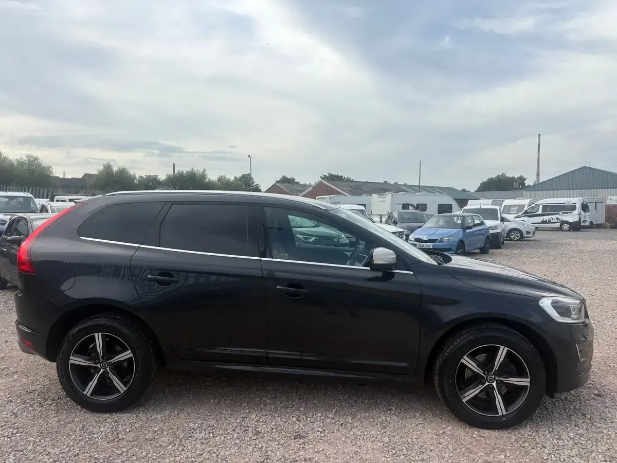 Used Volvo XC60 R-Design 190 HP (139 kW) 2016 Grey SUV