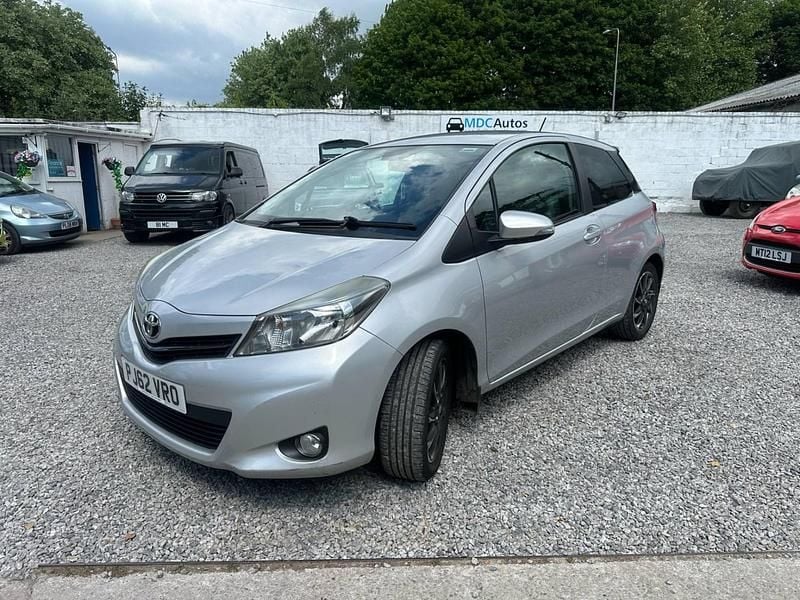 Used Toyota Yaris Trend 99 HP (72 kW) 2013 Silver Hatchback