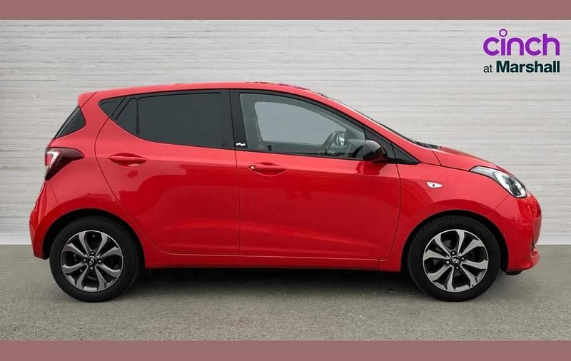 Used Hyundai i10 66 HP (48 kW) 2019 Red Hatchback