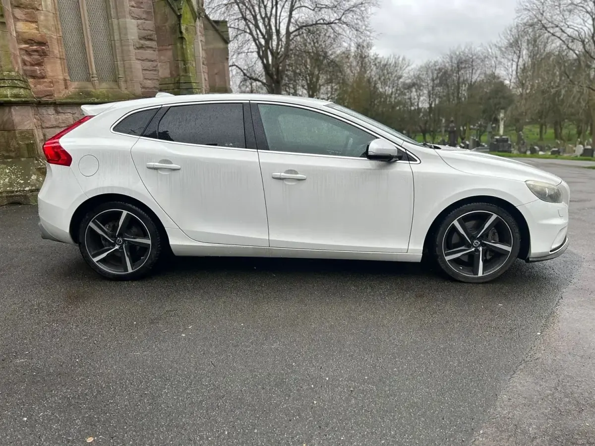 Usado Volvo V40 R-Design 2017 Branco Citadino
