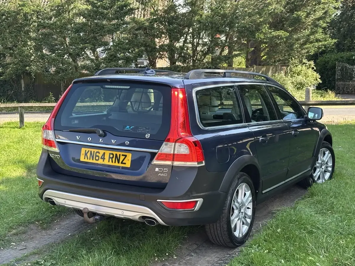 Used Volvo XC70 SE Lux 215 HP (158 kW) 2014 Blue Estate