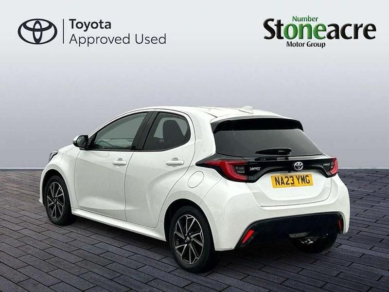 Used Toyota Yaris Hybrid Design 116 HP (85 kW) 2023 White Hatchback