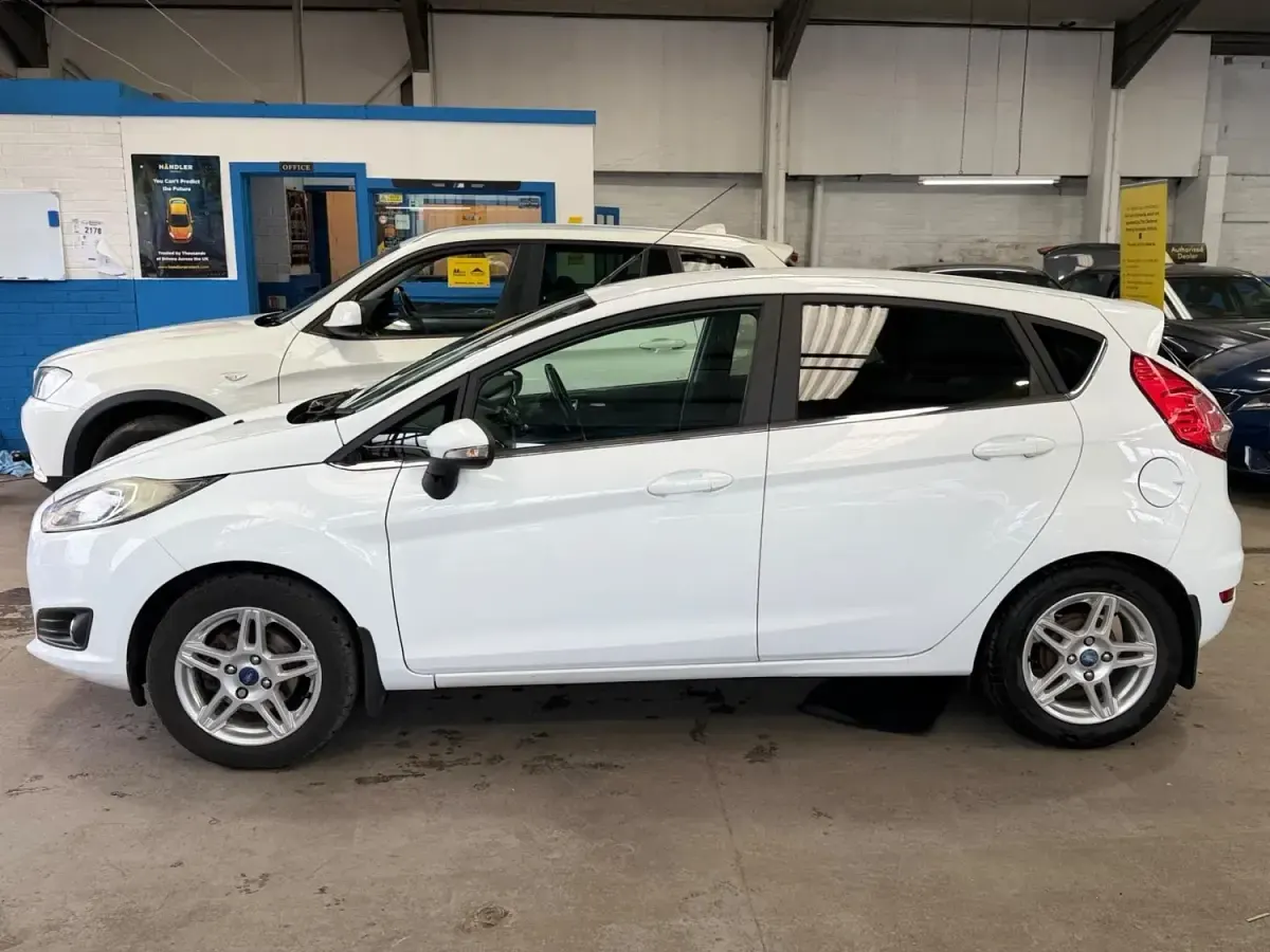 Usado Ford Fiesta Zetec 2014 Branco Citadino