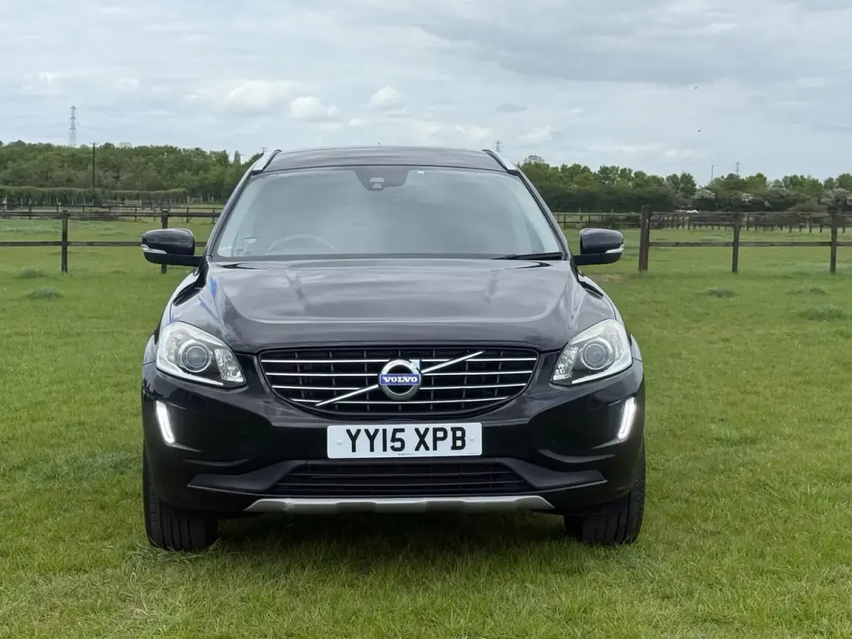 Second-hand Volvo XC60 SE Lux 190 CP (139 kW) 2015 Negru SUV