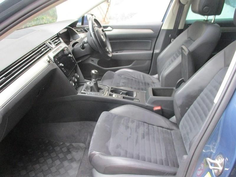 Begagnad VW Passat GT 120 HK (88 kW) 2018 Blå Kombi