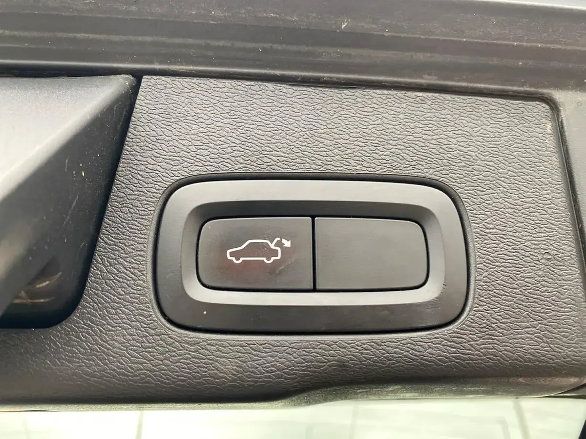 Used Volvo XC60 R-Design Pro 235 HP (172 kW) 2018 Grey SUV