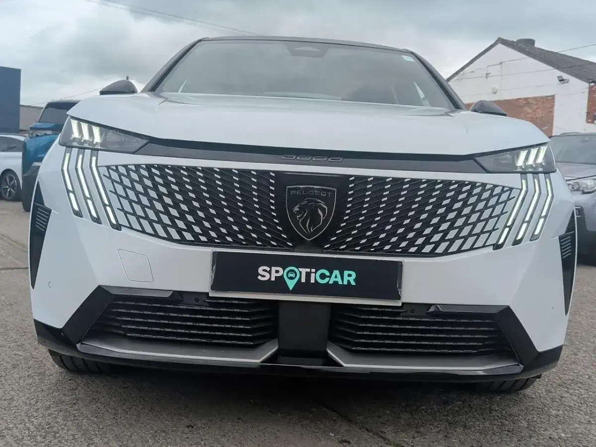 Used Peugeot e-3008 GT 152 kW (207 HP) 2025 White SUV