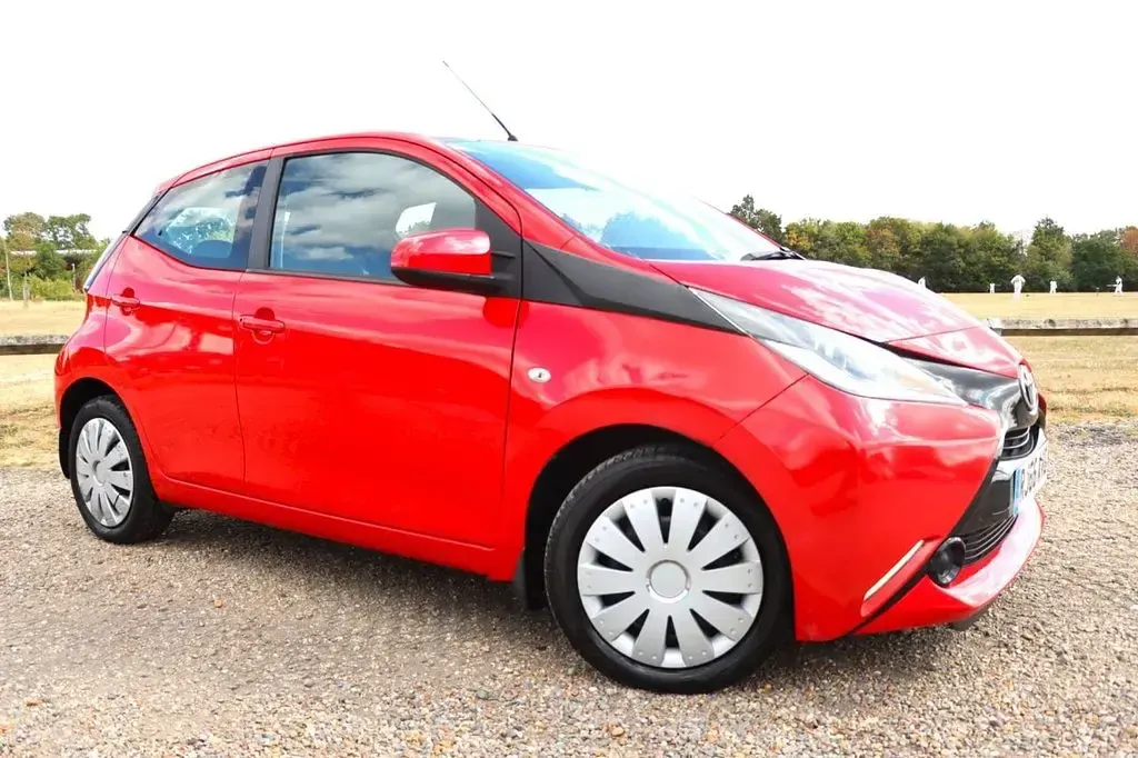 Used Toyota Aygo X-play 69 HP (50 kW) 2016 Red Hatchback