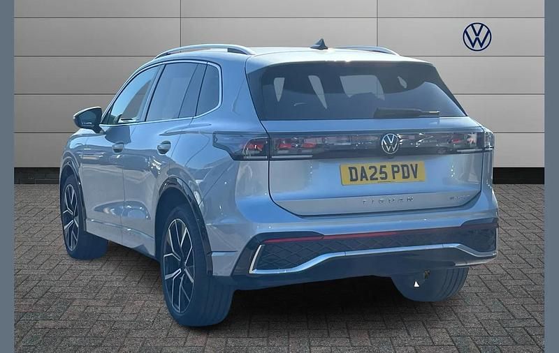 Usado VW Tiguan R-line 272 HP (200 kW) 2025 Prateado SUV