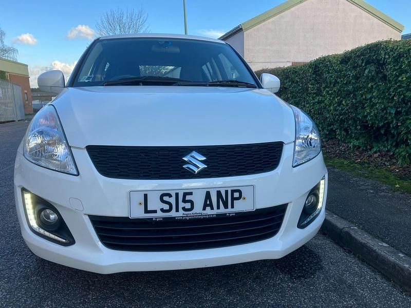 Used Suzuki Swift SZ3 94 HP (69 kW) 2015 White Hatchback