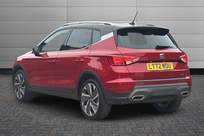 Used Seat Arona FR 110 HP (80 kW) 2022 Desire red with black roof SUV