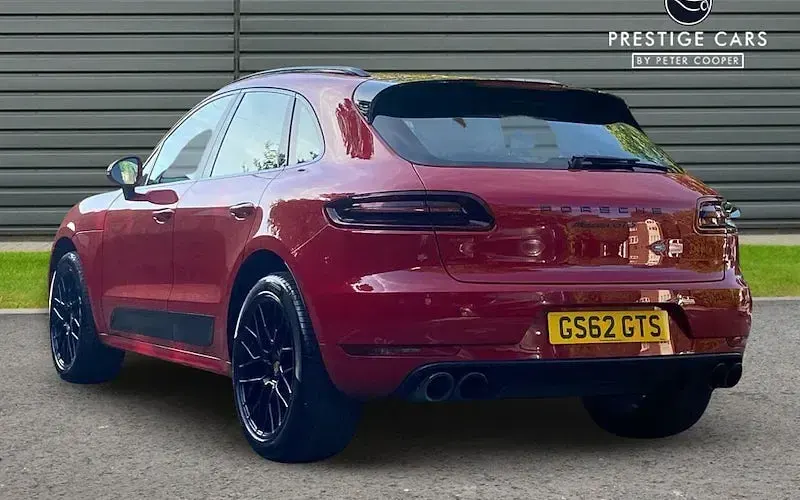 Used Porsche Macan 360 HP (264 kW) 2017 Red SUV