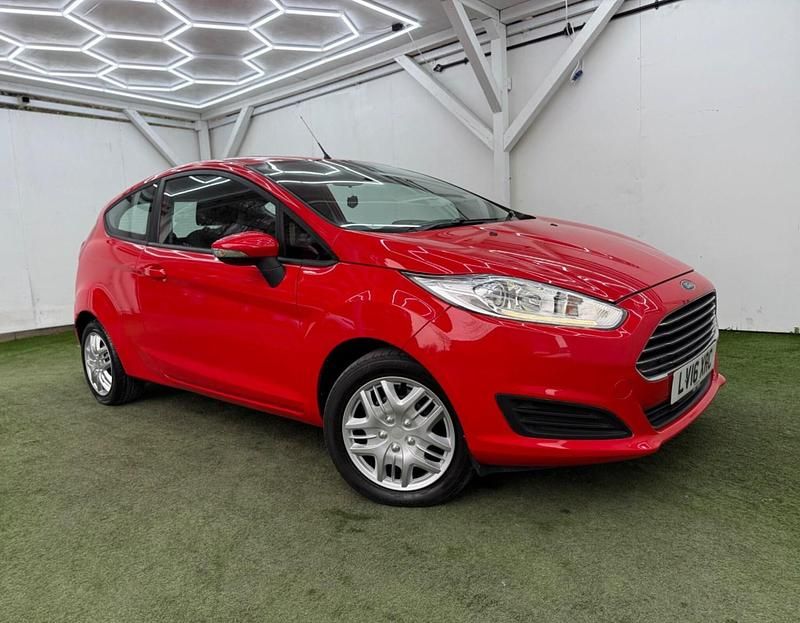 Used Ford Fiesta Style 82 HP (60 kW) 2016 Red Hatchback